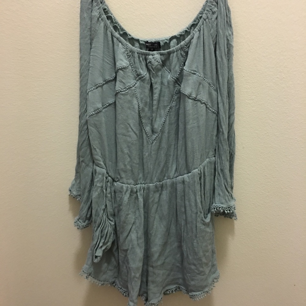 Romeo & Juliet Couture Med. Romper